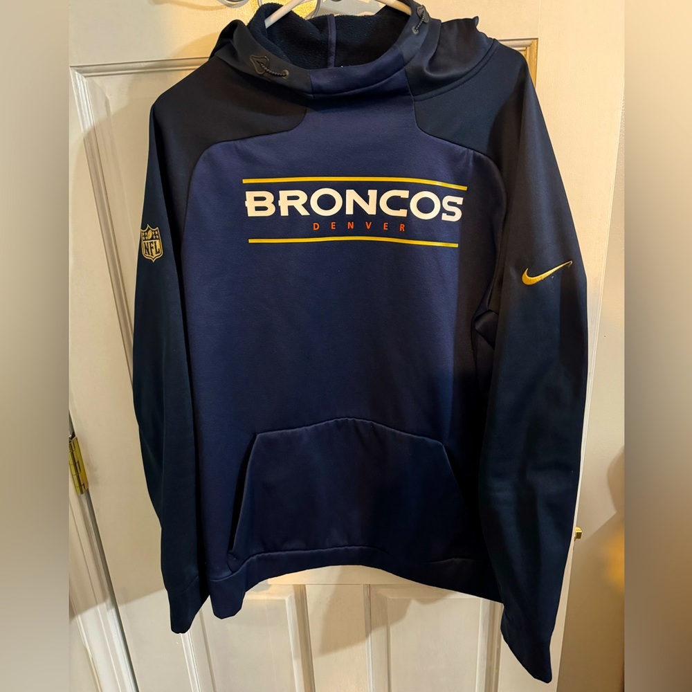 Men’s Nike thermal Denver Broncos pull over Size L